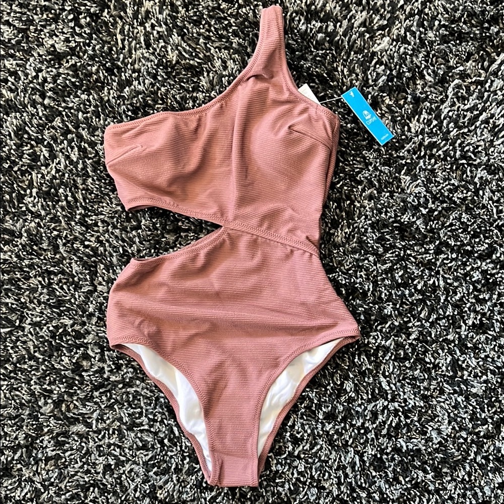 One-Shoulder Swimsuit